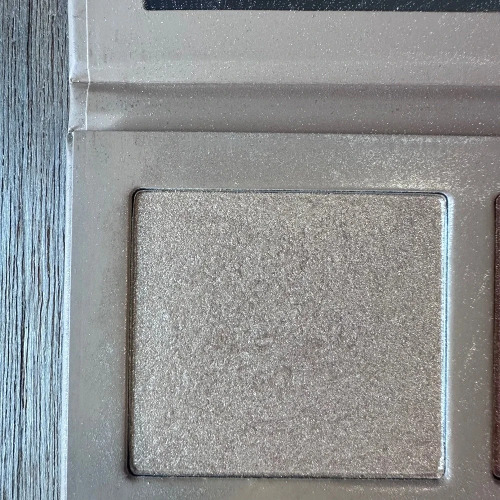 KKW Beauty Highlighter Palette 2 Gold Peach Bronze Shimmer
